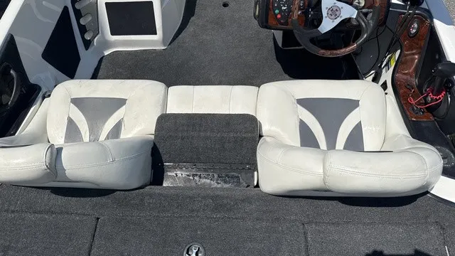Slide: The Image of The image shows the interior of a 2005 Ranger 520 VX Comanche with two cushioned seats. - 15