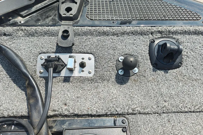 Slide: The Image of Control panel on a 2016 Tracker Pro Team 175 TXW boat deck. - 11