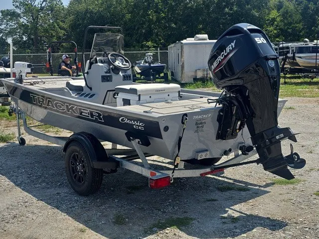 Slide: The Image of Tracker Bass Tracker Classic CC 2026 - 21