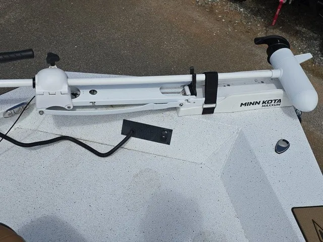Slide: The Image of A Minn Kota Maxxum trolling motor is mounted on the deck of an Xpress SW20B boat. - 35