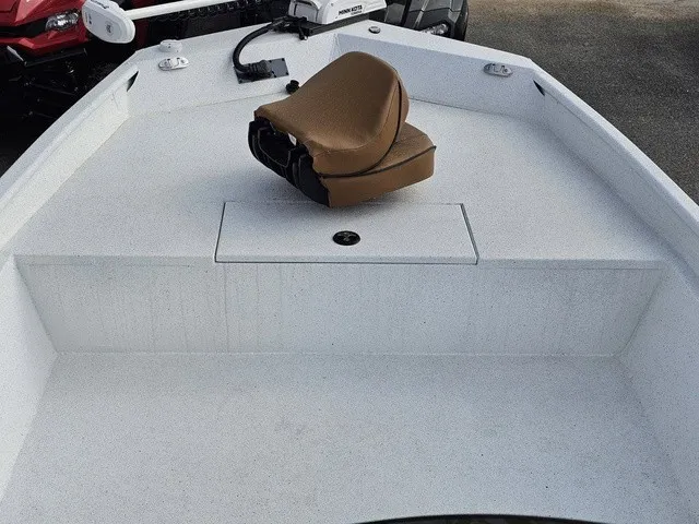 Slide: The Image of The image shows the bow deck of an Xpress XP20CC boat with a brown seat. - 29