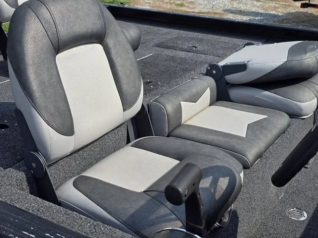 Slide: The Image of The 2020 Caravelle RAPTOR seats are black and gray with armrests. - 24