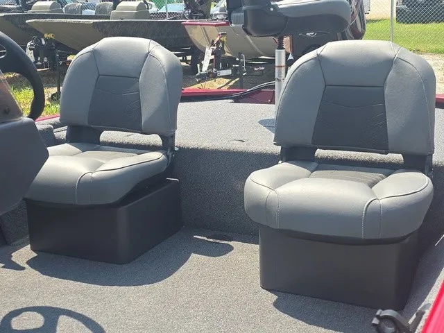 Slide: The Image of Tracker Bass Tracker Classic XL 2026 - 18