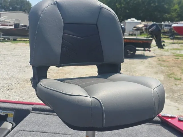 Slide: The Image of Tracker Bass Tracker Classic XL 2026 - 15