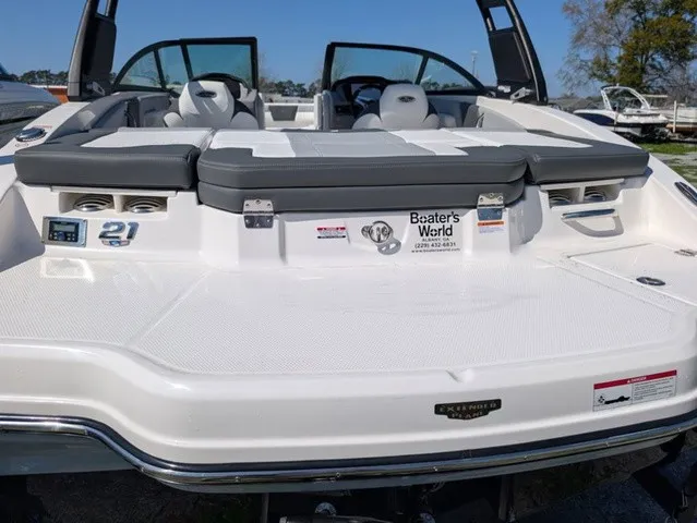 Slide: The Image of The image shows the stern of a Chaparral 21 SSi boat with gray upholstery. - 34
