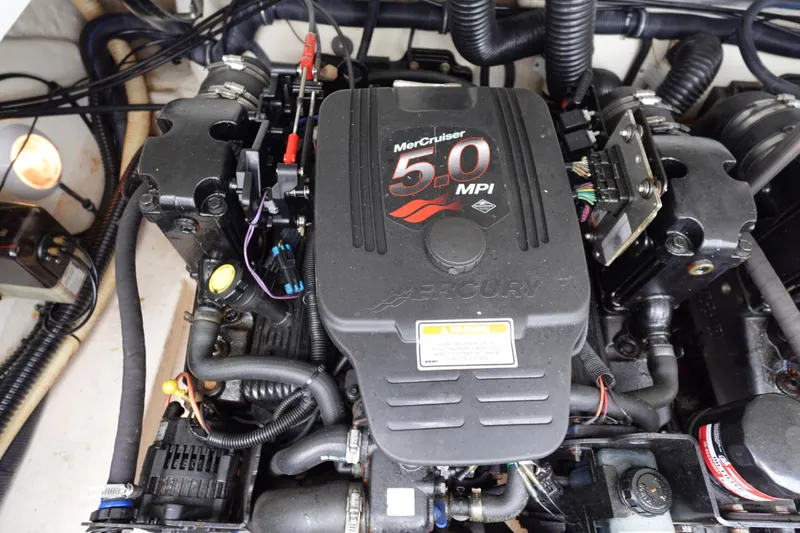 Slide: The Image of MerCruiser 5.0 MPI engine in 2005 Formula 280 Sun Sport boat. - 72