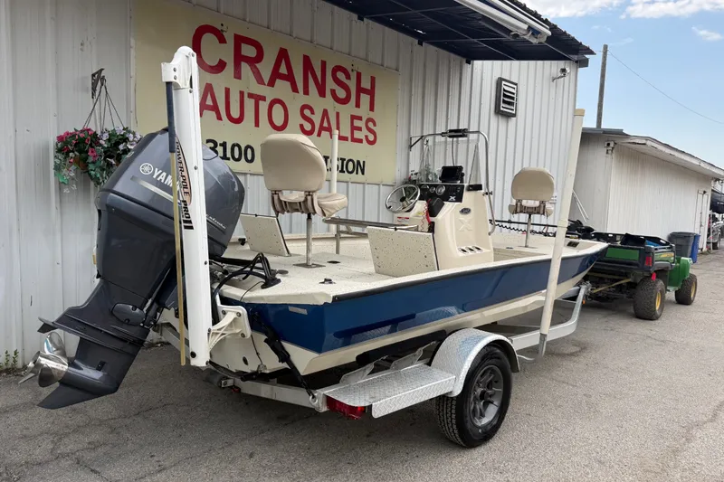 Slide: The Image of 2016 Xpress H18 Bay boat with Yamaha motor at Cransh Auto Sales. - 27