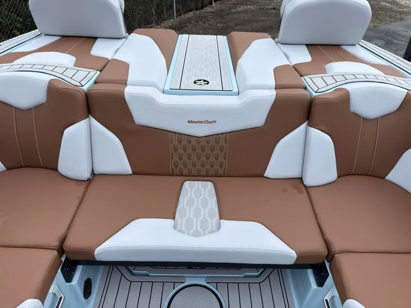 Slide: The Image of The 2027 MasterCraft XT20 features stylish brown and white upholstery in the rear seating area. - 24