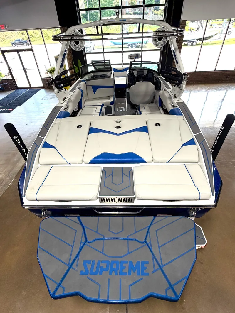 Slide: The Image of Supreme S220 2022 - 14