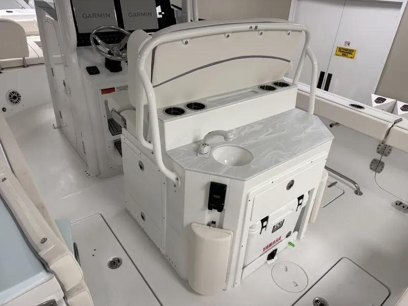 Slide: The Image of Sea Hunt Ultra 265SE 2027 - 8