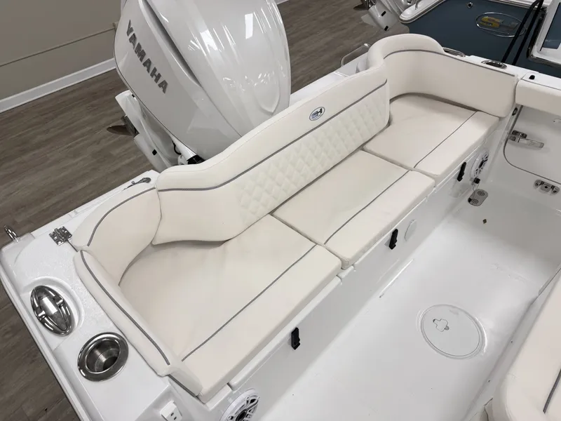 Slide: The Image of Sea Hunt Ultra 255SE 2027 - 9