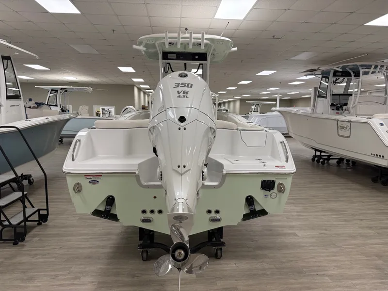 Slide: The Image of Sea Hunt Ultra 255SE 2027 - 6
