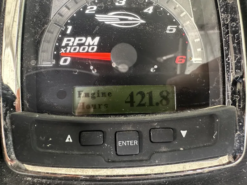 Slide: The Image of A tachometer displays 421.8 engine hours. It belongs to a 2011 Chaparral 287 SSX. - 25