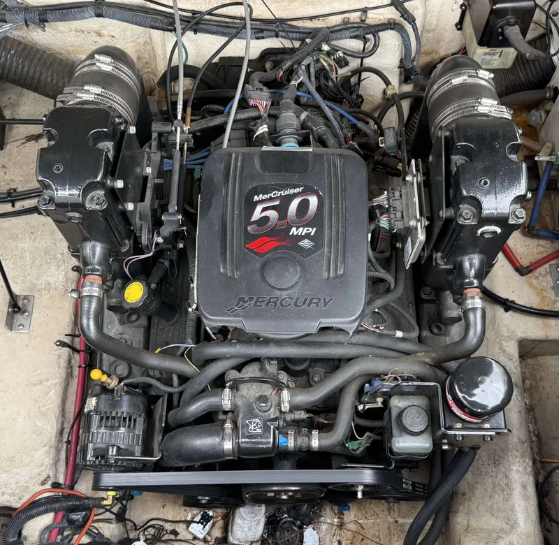 Slide: The Image of A MerCruiser 5.0 MPI engine in a 2007 Sea Ray 240 Sundancer boat. - 20