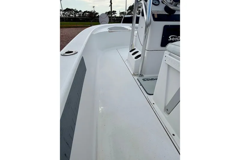 Slide: The Image of 2016 Sportsman Island Bay 20 boat interior with steering console and seating. - 22