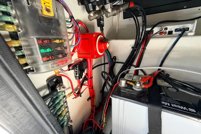 Slide: The Image of Electrical system of a 2019 Beavertail Skiffs Vengeance 18' with battery and wiring. - 43