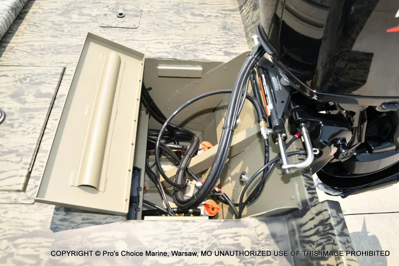 Slide: The Image of Tracker Grizzly 2072 CC 2027 - 49