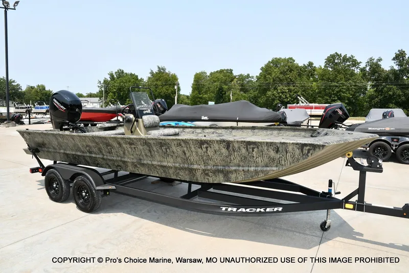 Slide: The Image of Tracker Grizzly 2072 CC 2027 - 53