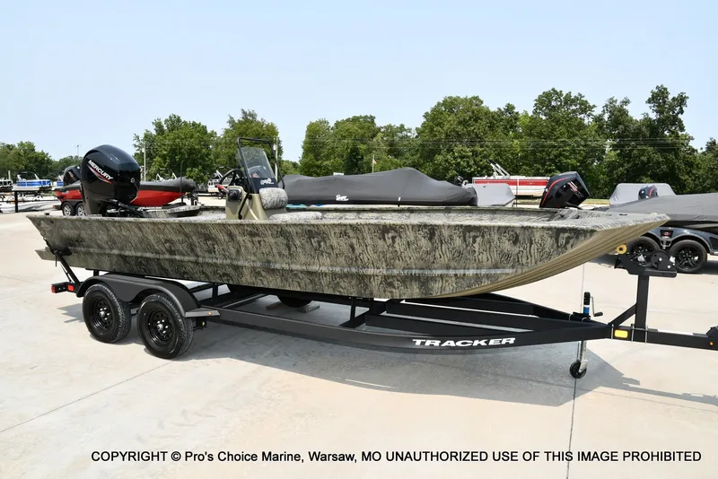 Slide: The Image of Tracker Grizzly 2072 CC 2027 - 51