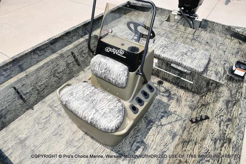 Slide: The Image of Tracker Grizzly 2072 CC 2027 - 20