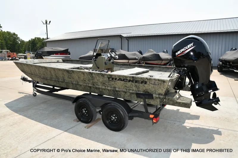 Slide: The Image of Tracker Grizzly 2072 CC 2027 - 27