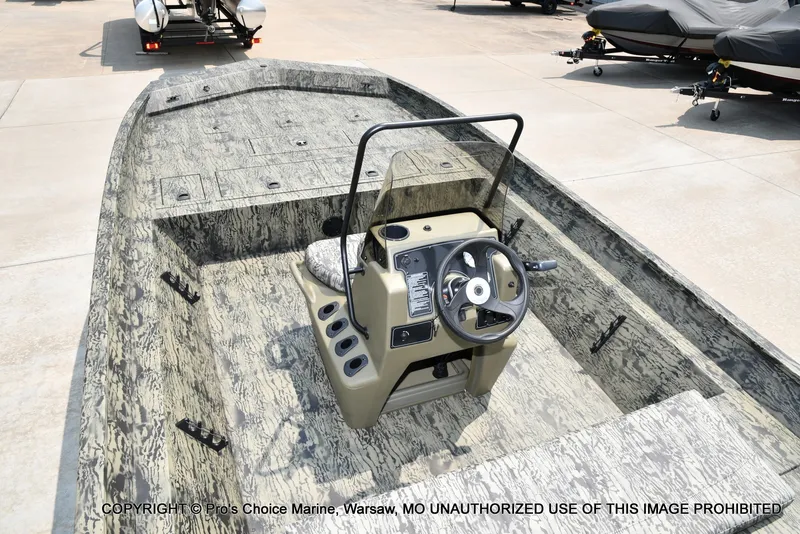 Slide: The Image of Tracker Grizzly 2072 CC 2027 - 15