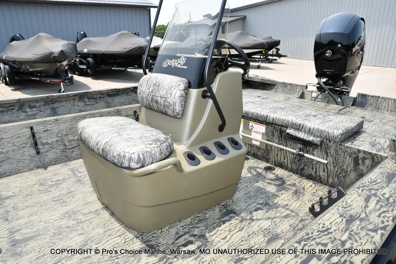 Slide: The Image of Tracker Grizzly 2072 CC 2027 - 14