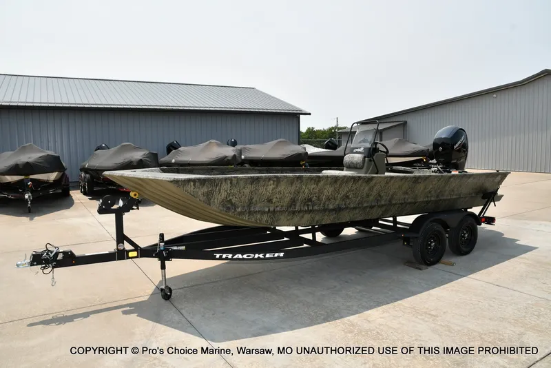 Slide: The Image of Tracker Grizzly 2072 CC 2027 - 28