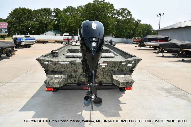 Slide: The Image of Tracker Grizzly 2072 CC 2027 - 26