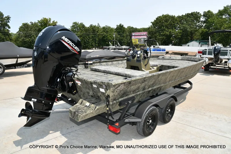 Slide: The Image of Tracker Grizzly 2072 CC 2027 - 24