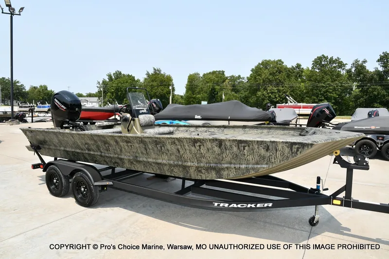 Slide: The Image of Tracker Grizzly 2072 CC 2027 - 54