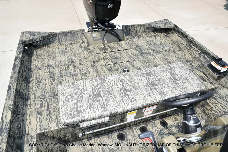 Slide: The Image of Tracker Grizzly 2072 CC 2027 - 40