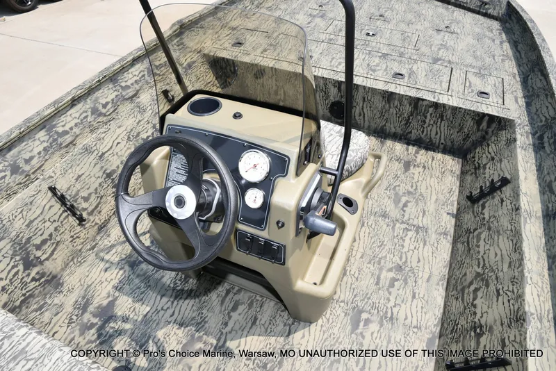 Slide: The Image of Tracker Grizzly 2072 CC 2027 - 16