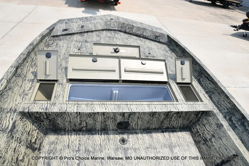 Slide: The Image of Tracker Grizzly 2072 CC 2027 - 41