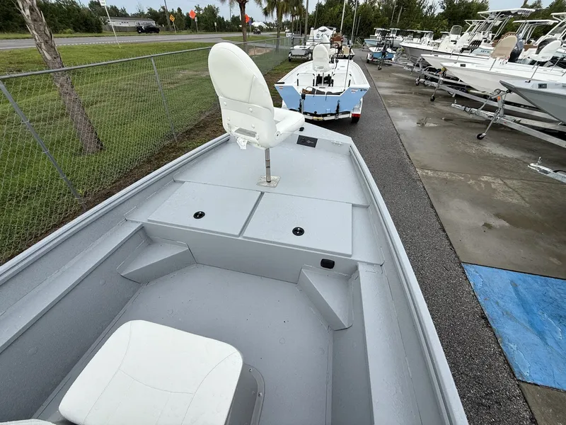 Slide: The Image of G3 Bay 18 BAY-F90 WHITE 2027 - 2