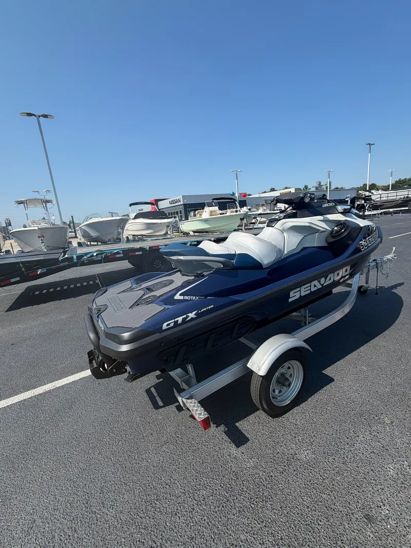 The Image of Sea-Doo GTX LTD 300 2023 - 1
