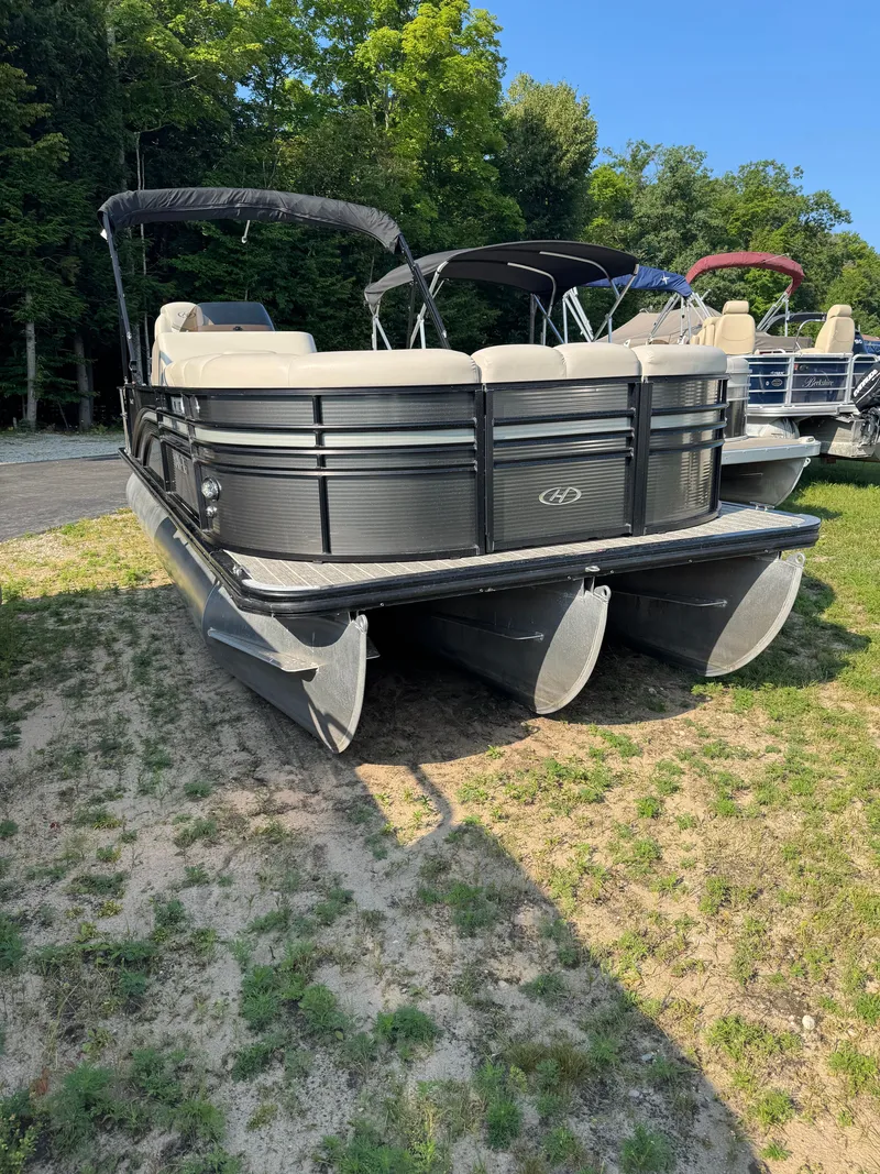 The Image of Brunswick Boat Group SUNLINER 220 2018 - 1