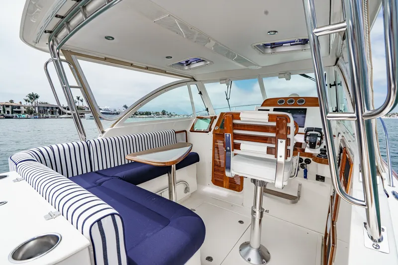 Slide: The Image of Interior of 2020 Hunt Yachts Surfhunter 32 with striped seating and helm station. - 33