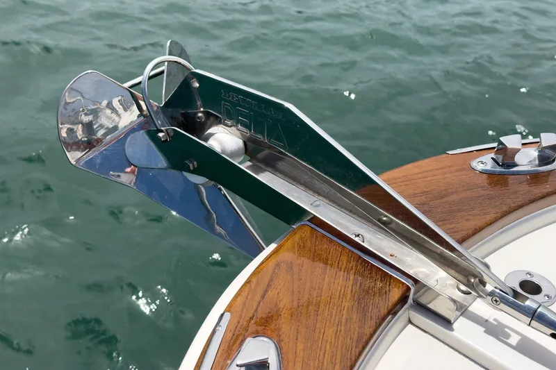 Slide: The Image of Anchor on 2020 Hunt Yachts Surfhunter 32, gleaming against ocean backdrop. - 18