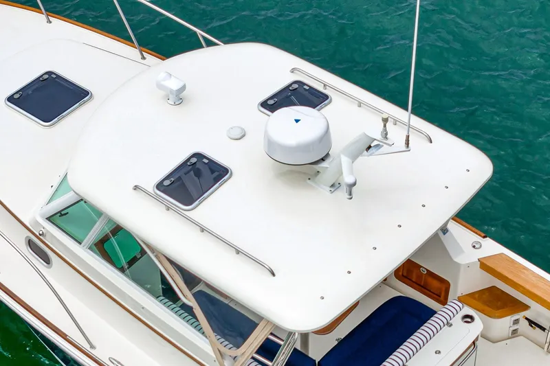 Slide: The Image of 2020 Hunt Yachts Surfhunter 32, aerial view of cabin roof and deck details. - 14