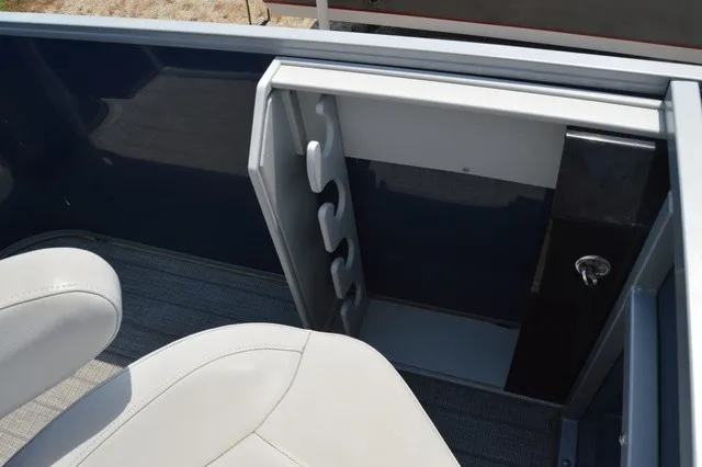 Slide: The Image of Bentley Pontoons Bentley 243 Fish N Cruise (3/4 Tube) 2021 - 12