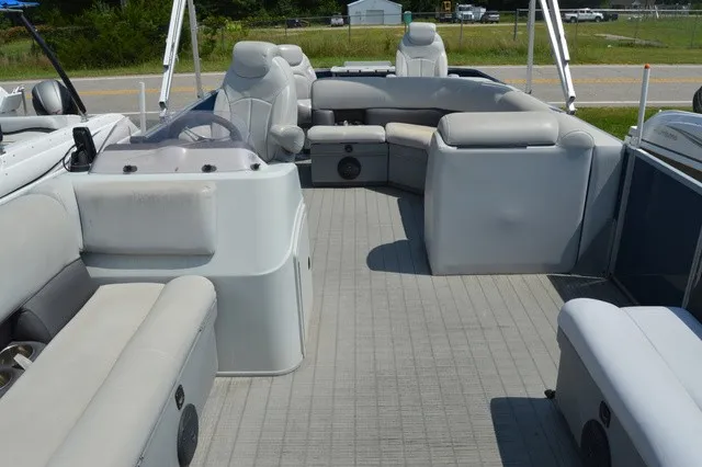 Slide: The Image of Bentley Pontoons Bentley 243 Fish N Cruise (3/4 Tube) 2021 - 4