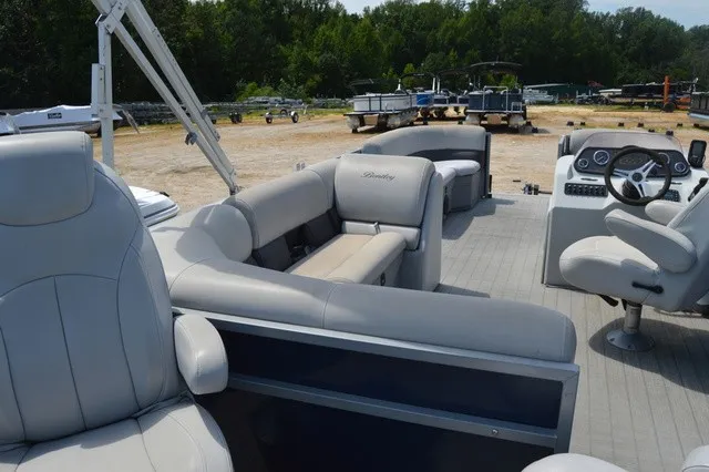 Slide: The Image of Bentley Pontoons Bentley 243 Fish N Cruise (3/4 Tube) 2021 - 18