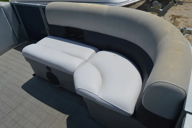 Slide: The Image of Bentley Pontoons Bentley 243 Fish N Cruise (3/4 Tube) 2021 - 6