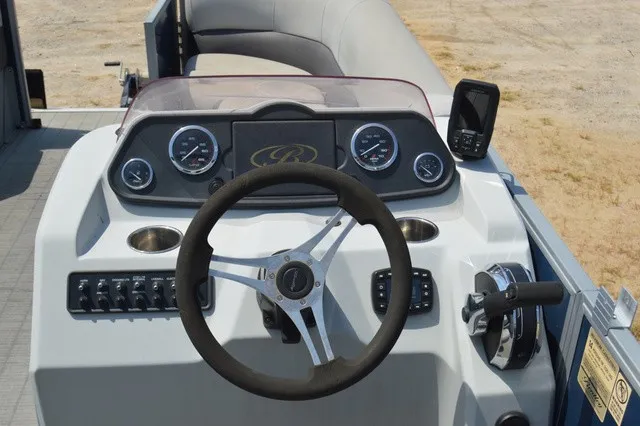 Slide: The Image of Bentley Pontoons Bentley 243 Fish N Cruise (3/4 Tube) 2021 - 10