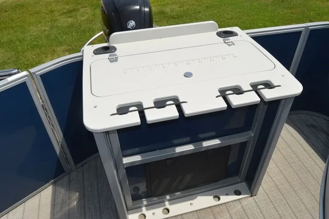 Slide: The Image of Bentley Pontoons Bentley 243 Fish N Cruise (3/4 Tube) 2021 - 13