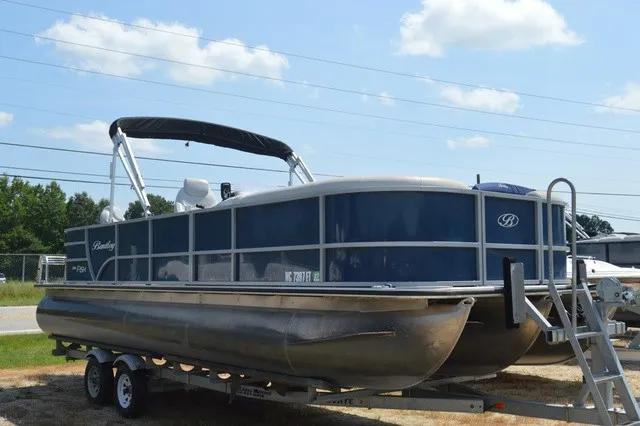 Slide: The Image of Bentley Pontoons Bentley 243 Fish N Cruise (3/4 Tube) 2021 - 3