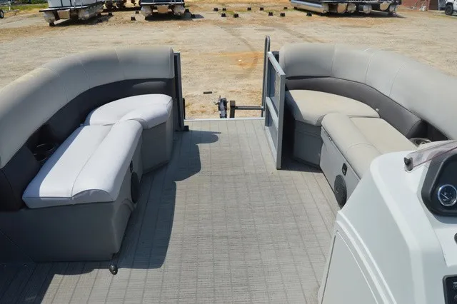 Slide: The Image of Bentley Pontoons Bentley 243 Fish N Cruise (3/4 Tube) 2021 - 9