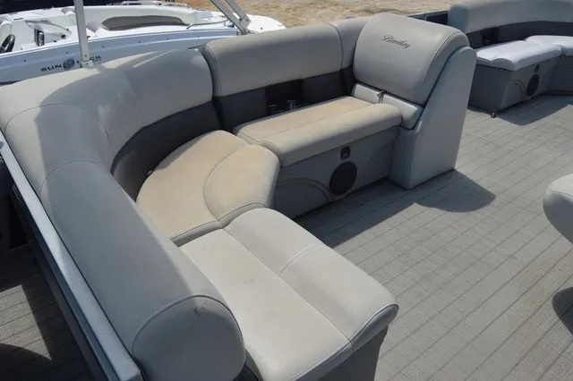 Slide: The Image of Bentley Pontoons Bentley 243 Fish N Cruise (3/4 Tube) 2021 - 17