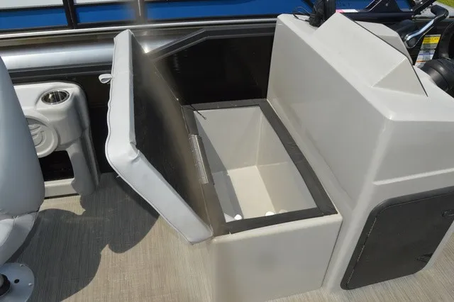 Slide: The Image of Flagship Endurance 16 Front Fish 2024 - 11